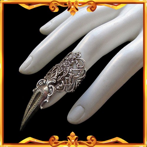 Gothic Claw Ring for Vampire