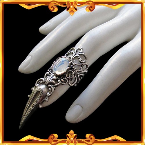 Gothic Claw Ring "White Opal"