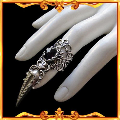 Gothic Claw Ring "Onyx"