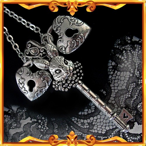 "The Key to Wonderland" Necklace Silver