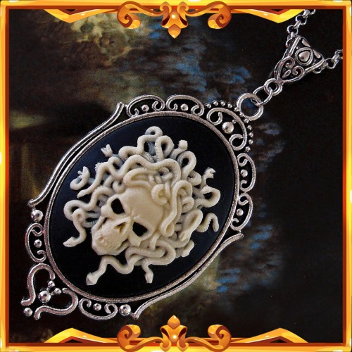 Skull Cameo Necklace "Medusa"