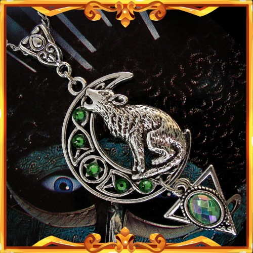 Wolf Necklace "Moon Song" Green