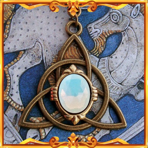 Celtic Necklace "Triquetra" Opal