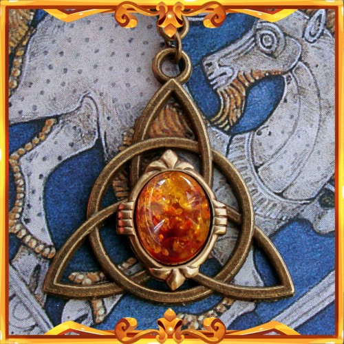 Celtic Necklace "Triquetra" Amber