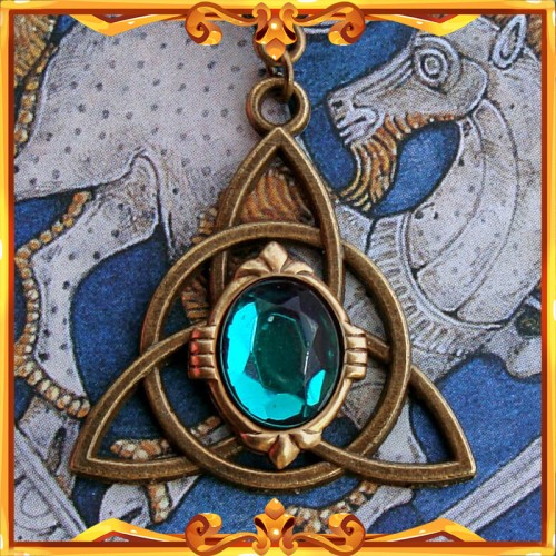 Celtic Necklace "Triquetra" Emerald