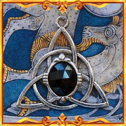 Celtic Necklace "Triquetra" Onyx