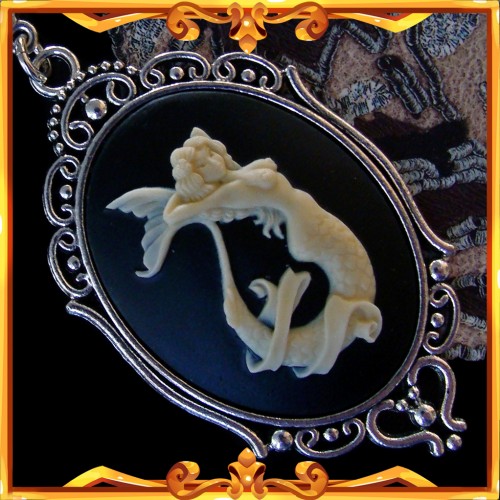 Mermaid Cameo Necklace "Loreley"