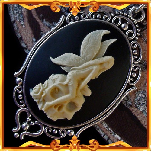 Skull Cameo Necklace "Dark Fantasy"