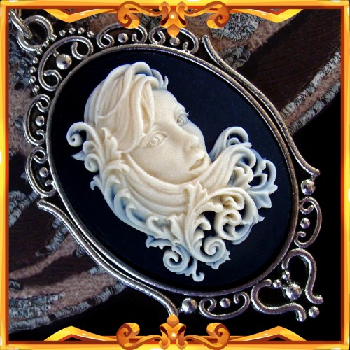 Cameo Necklace "Acanthae"