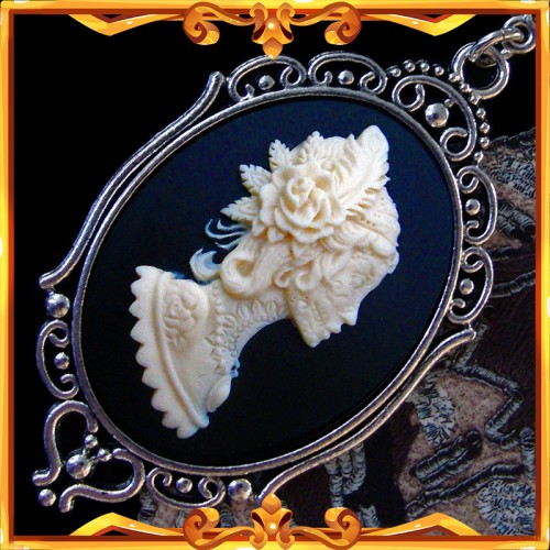 Cameo Necklace "Voodoo Queen"