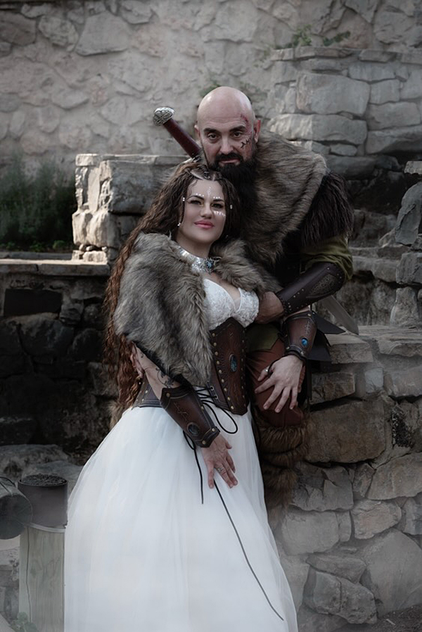 Couple femme et homme cosplay Viking 2025