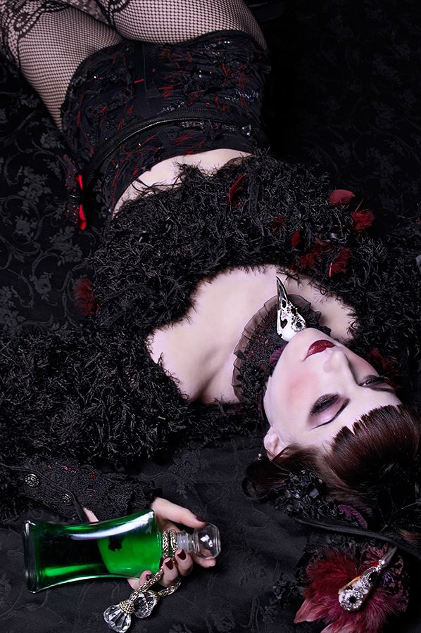 Vanity Memento Mori Shooting 2010 Julie De Moura Aurore Petite Sukub Dita MakeUp Adelheid Creations A Mon Seul Désir