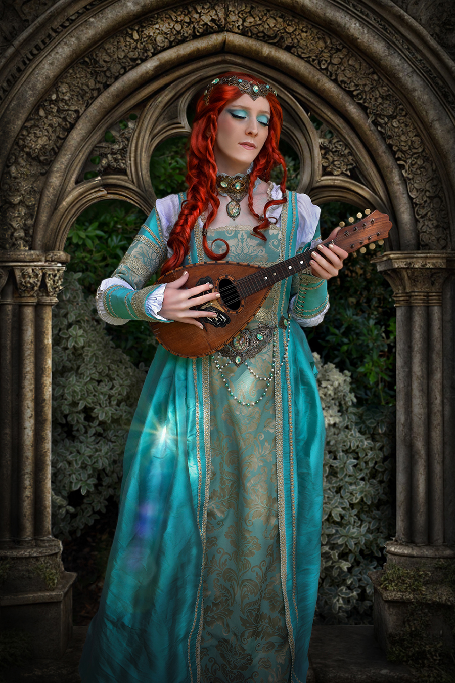 troubadour medieval woman minstrel playing lute