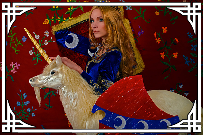 Séance photo inspirée par La Dame à la Licorne où Alain Naim photographie la modèle Charlotte maquillée par Jennifer Groet avec des bijoux A Mon Seul Désir en 2013