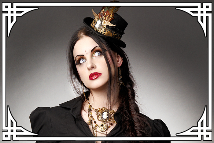 Séance photo Mode Steampunk avec la photographe Julie de Moura, la modèle Venus XIII maquillée par Dita MakeUp et les bijoux A Mon Seul Désir en 2010