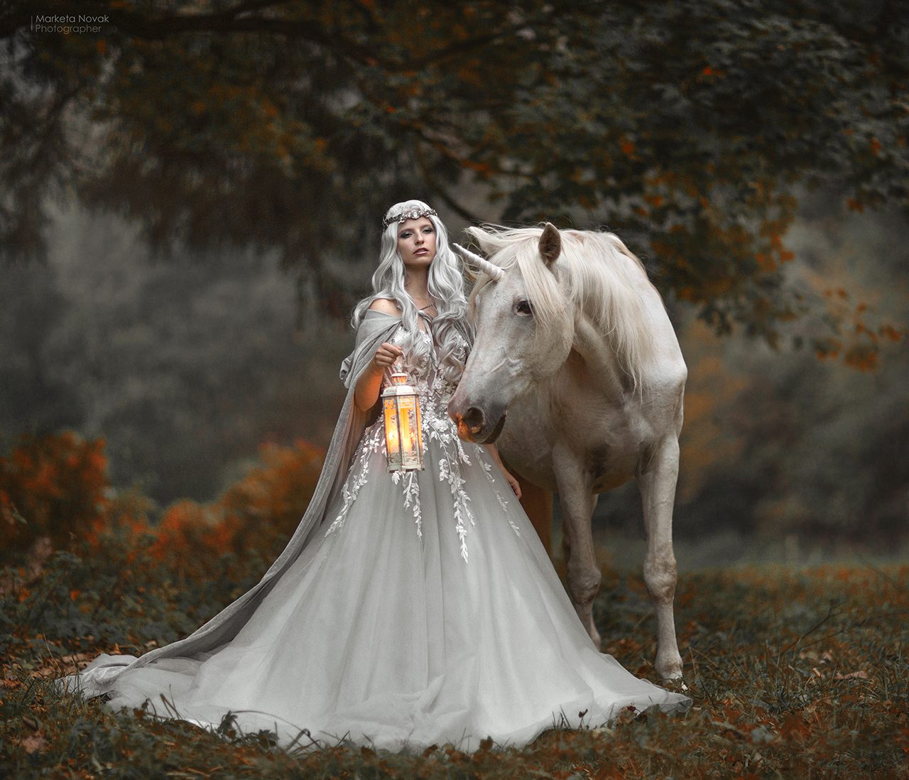 Licorne Blanche Shooting Princesse Elfique 2018 Marketa Novak Bára Marková Victory Salon A Mon Seul Désir