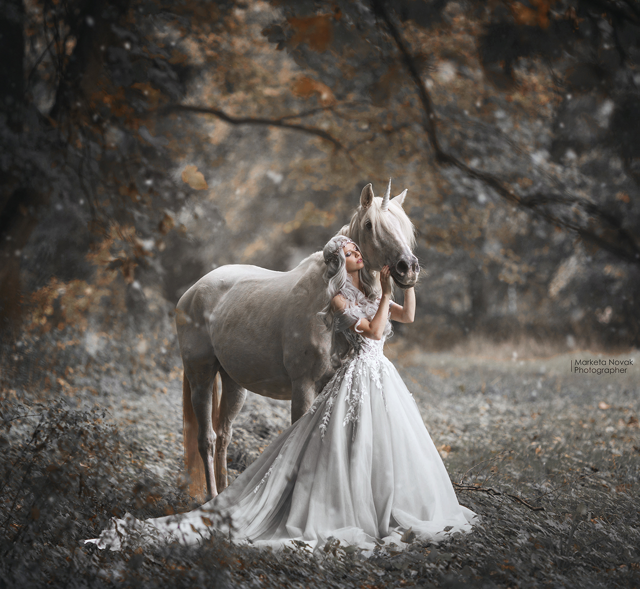 White Unicorn Elven Lady Shooting 2018 Marketa Novak Bára Marková Victory Salon A Mon Seul Désir
