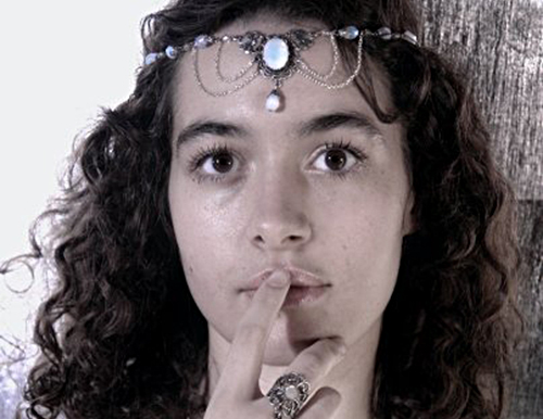 Parure de bijoux elfiques blanc opale pour Elyra Carrousel par Michel Morellini