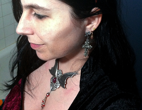 Laetitia et ses bijoux de reine dragon