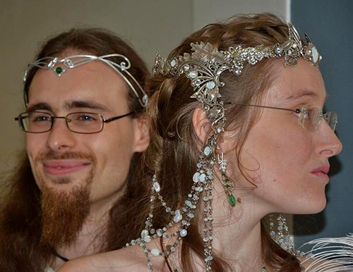 Sabrina et sa couronne de mariage elfique