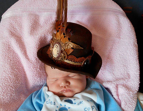 GrosDoudou et son chapeau Steampunk