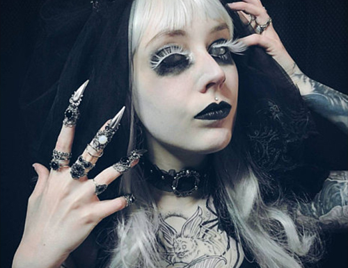 Gothic Girl Fashion 2021