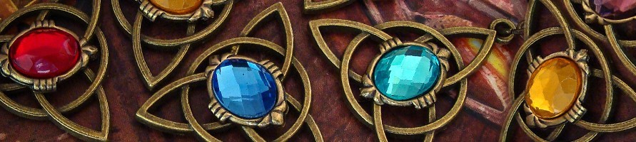 Boutique de Colliers Médiévaux : Livraison Offerte à partir de 50 €