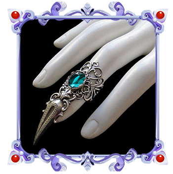 gothic claw ring with emerald green crystal - goth style - Jewelry for Slytherin House