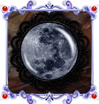 Collier gothique représentant la pleine Lune de la déesse Hécate