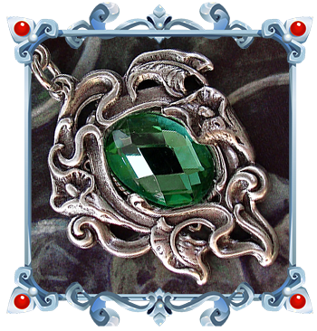 Elven Necklace with floral frame and faceted green stone